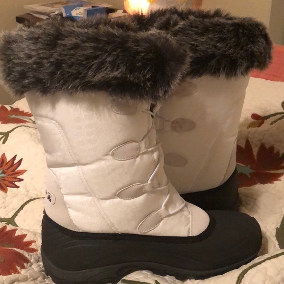 Kamik Shoes - White Fur Trim Snow Boots